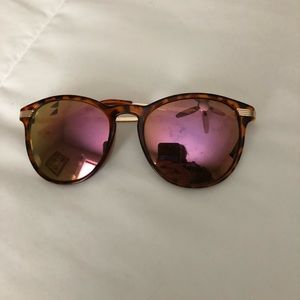 Women’s tortoise shell sunglasses